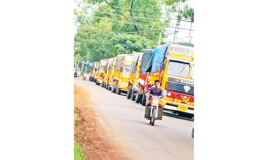 Traffic jam in front of grain godown at Benkanhalli