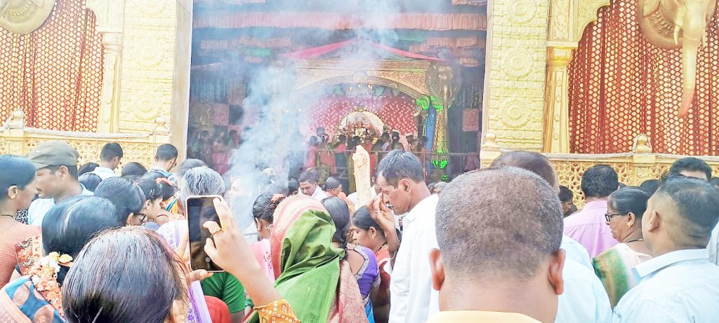 Devotees throng to see Basarikatti Mahalakshmi Devi