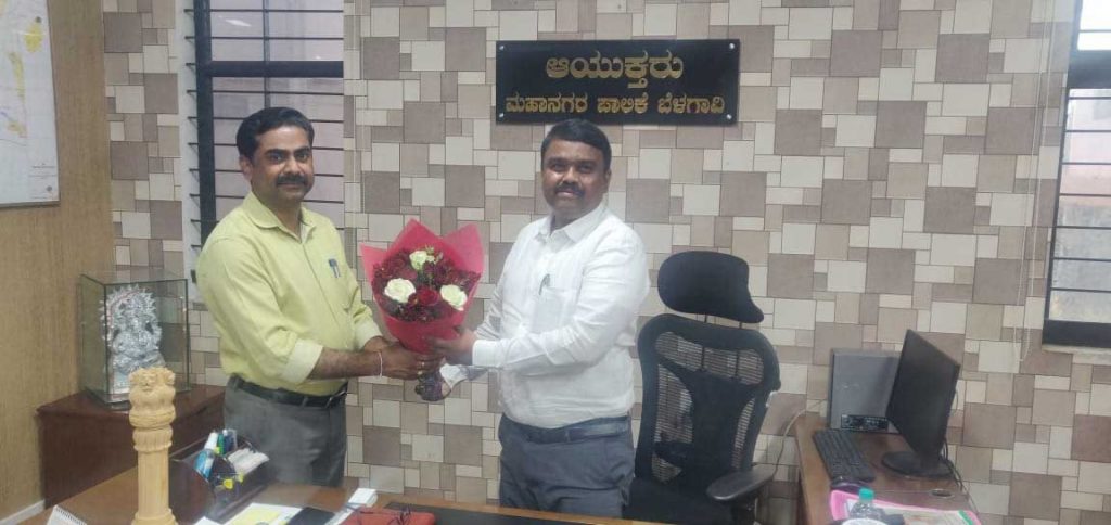 मनपा आयुक्तपदाची पी. एस. लोकेश यांनी सूत्रे स्वीकारली Municipal Commissioner P. S. Lokesh accepted the formula