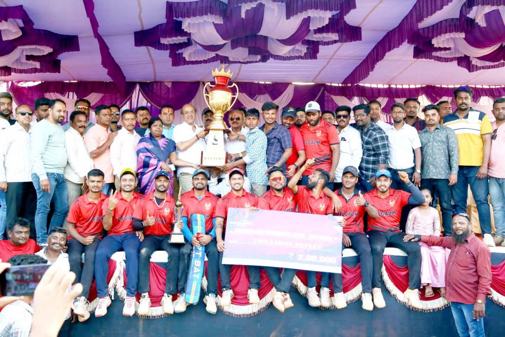 Mahantesh Kavatgimath Cup to Prathesh More