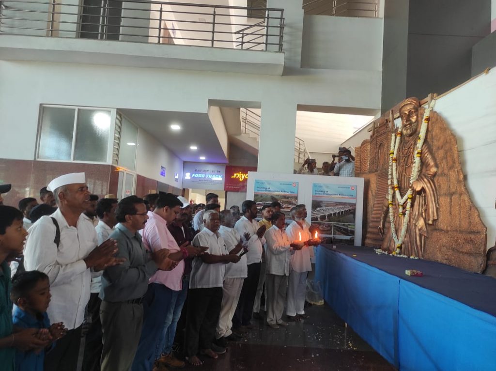 Warning to 'Railways' about installation of sculpture