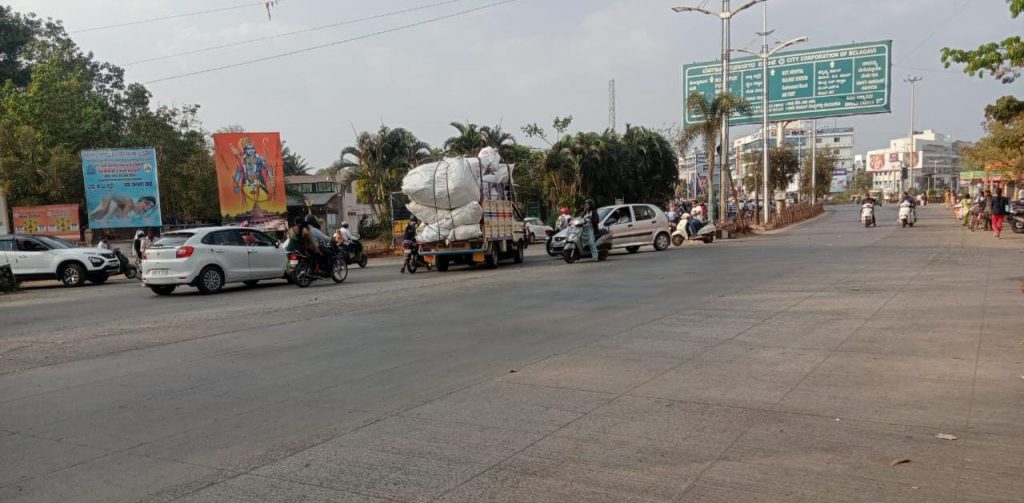 बसवेश्वर सर्कलमध्ये गतिरोधकाची मागणी Demand for gridlock in Basaveshwar circle