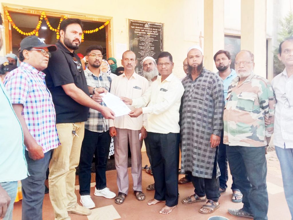 कंग्राळी बुद्रुक ग्राम पंचायतवर नागरिकांचा धडक मोर्चा Citizens strike at Kangrali Budruk Gram Panchayat