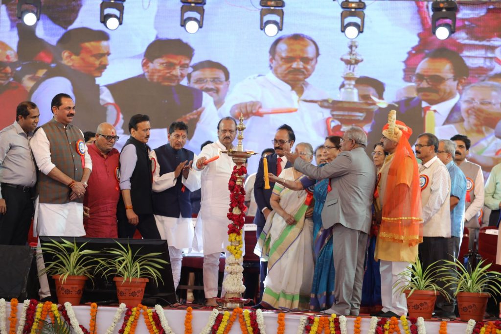 तरुणांची ऊर्जा होऊ शकते प्रलयाचे कारण! मराठी साहित्य संमेलनात डॉ. रवींद्र शोभणे यांचा इशारा The energy of the youth can be the cause of the flood!