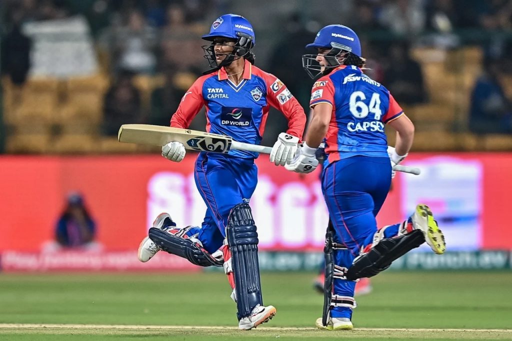 मुंबई इंडियन्सचा शेवटच्या चेंडूवर रोमांचक विजय Thrilling win for Mumbai Indians on the last ball