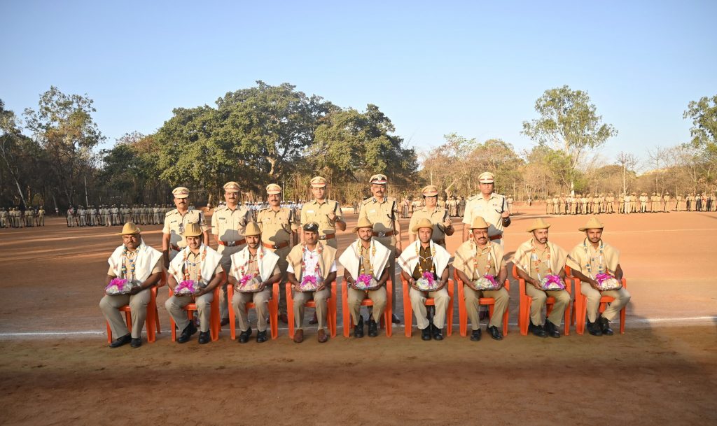 Officers-police felicitated for preventing riots