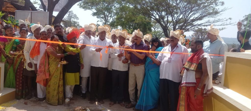 Only selfless people can do something for the society