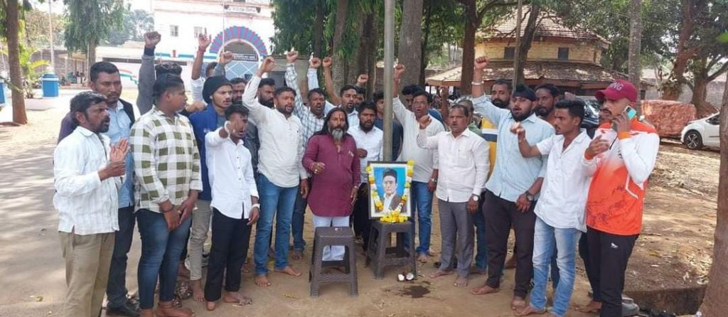 Jail administration bans idol worship of Savarkar