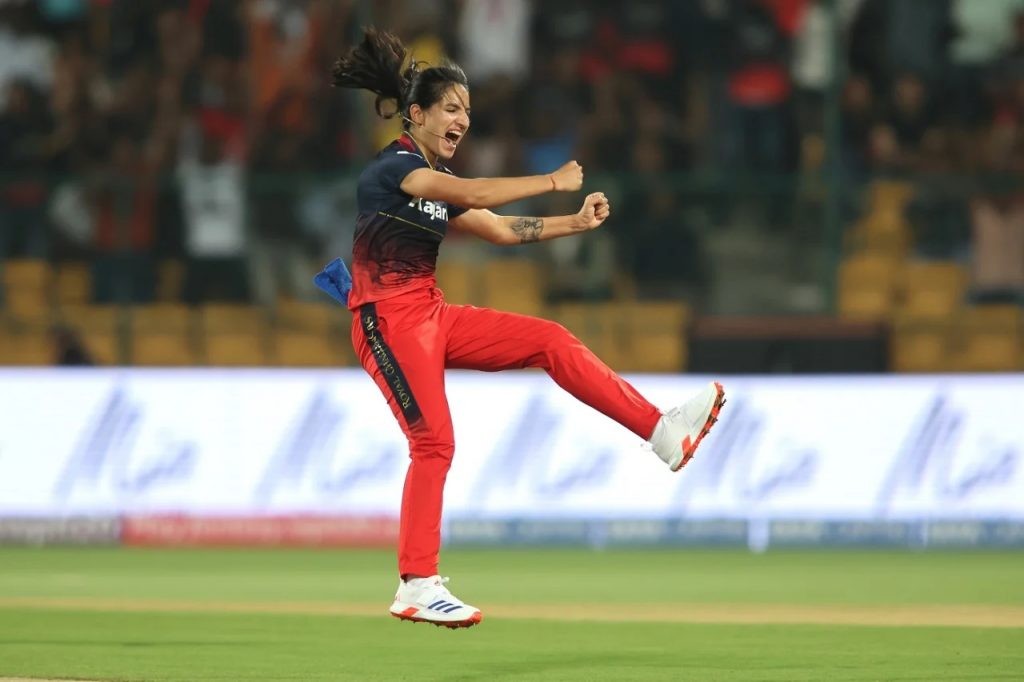 आरसीबीचा गुजरातवर 8 गड्यांनी विजय RCB win over Gujarat by 8 wickets
