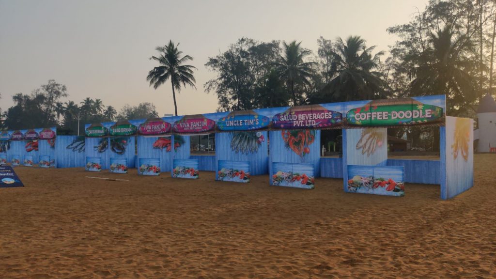 सी फूड फेस्टिव्हलला परवानगी नसताना मिरामार किनाऱ्यावर तयारी जोरात Preparations in full swing at Miramar Beach for Sea Food Festival with no permit