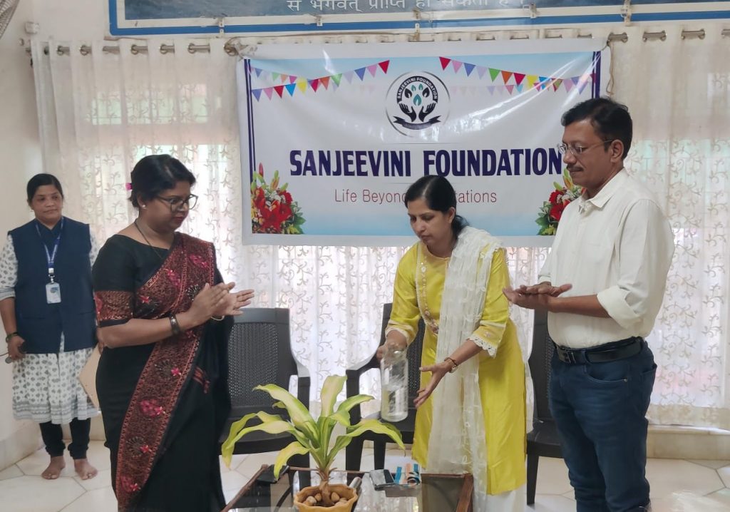 संजीवीनीच्या वृद्धांना ‘आधार’ची वर्षपूर्ती Anniversary of 'Aadhaar' for the elderly of Sanjeevini