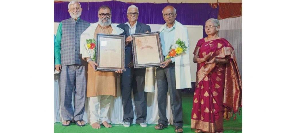 सारासार विचारांती साकारलेली कलाकृती अप्रतिम! The work of art created with all the thought is amazing!