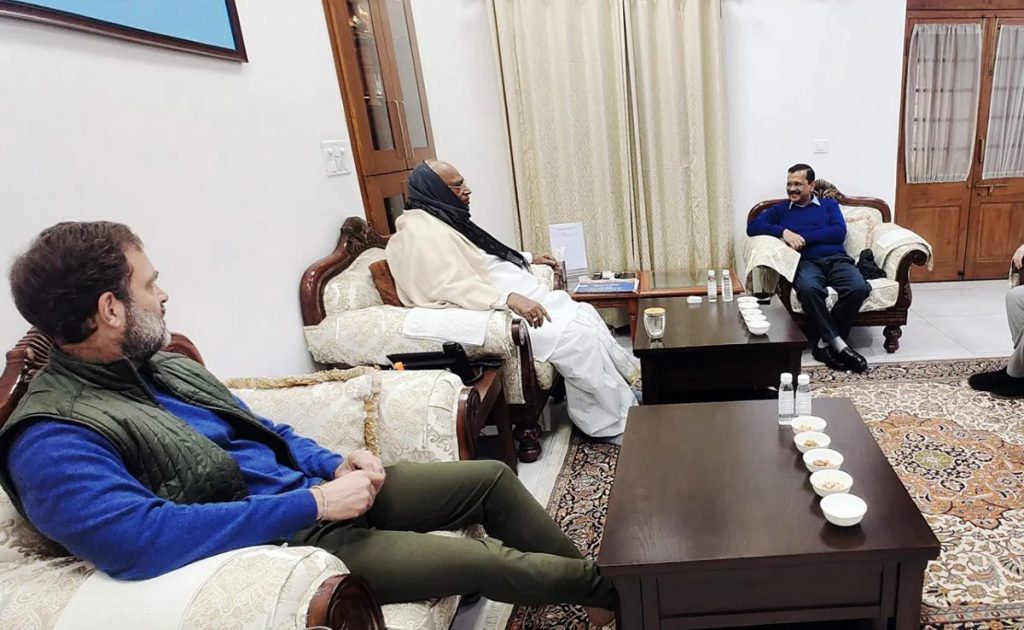 दिल्लीतील आप-काँग्रेस जागावाटप प्रक्रिया पूर्ण AAP-Congress seat allocation process in Delhi complete