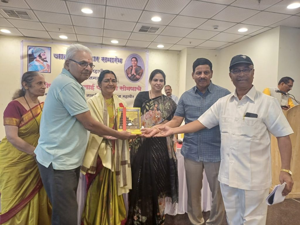 Belgaum Mitramandal Pimpri-Chinchwad-Pune felicitated the mayor