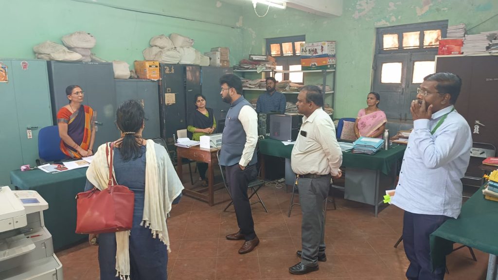 भाडेतत्त्वावरील अंगणवाड्यांचे प्राथमिक शाळांमध्ये स्थलांतर करा Shift the leased Anganwadis to primary schools