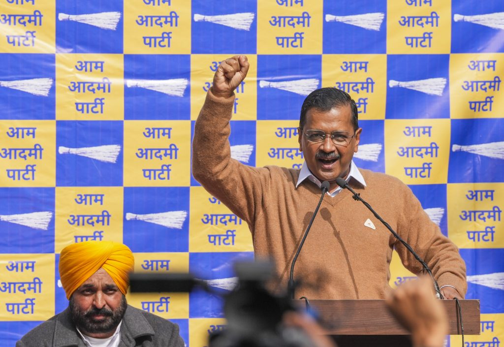 आम आदमी पक्षाकडून दिल्लीत निदर्शने; चंदीगड निवडणुकीतील प्रकार अत्यंत लाजिरवाणा : केजरीवाल Chandigarh mayoral election.