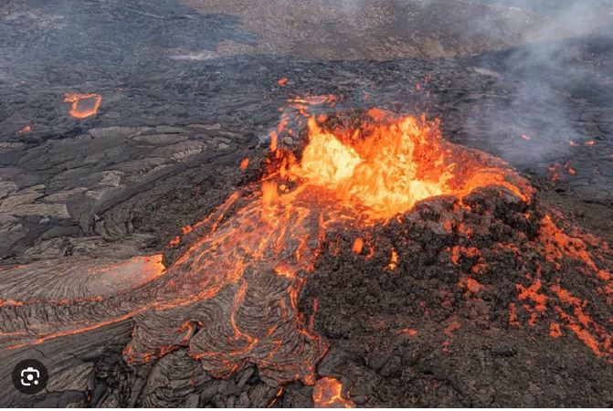 ज्वालामुखीत गोळा फेकला तर ? If you throw a ball in a volcano?