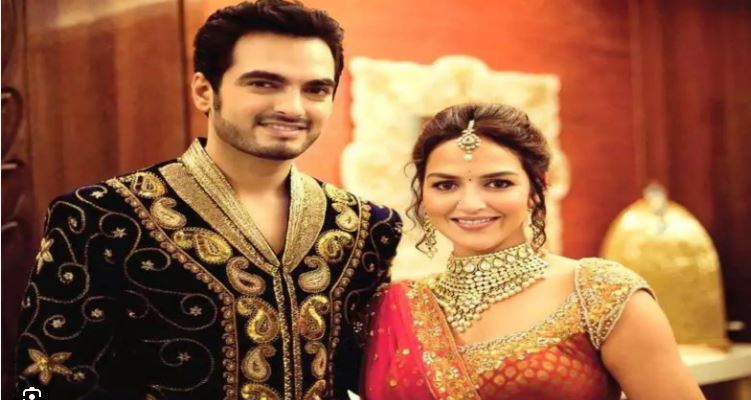 ईशा देओल अखेर झाली विभक्त Esha Deol is finally separated