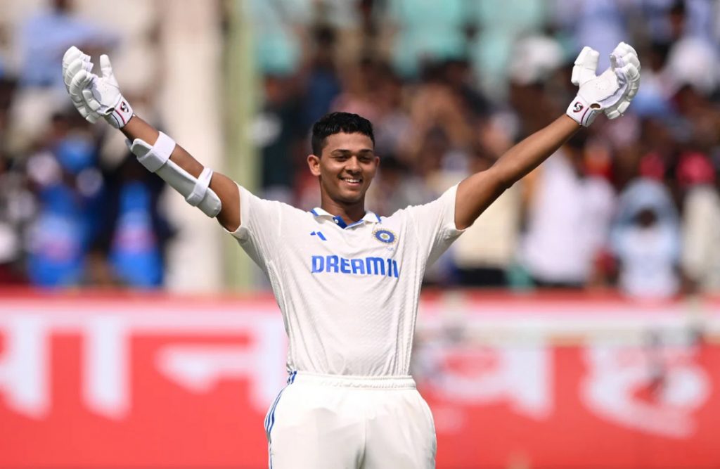 Jaiswal fought alone, Team India 6/336