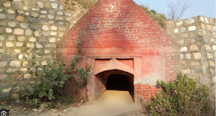 Only Hindus have the right to 'Laksha Griha'