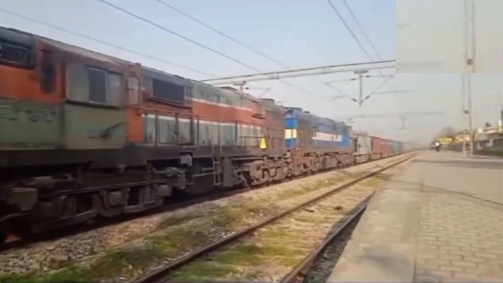चालकाशिवाय 84 किमीपर्यंत धावली मालगाडी freight train ran for 84 km without a driver