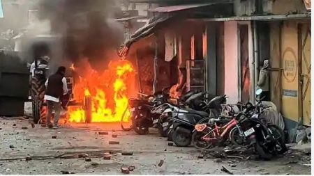 उत्तराखंडमधील हिंसाचारात दोघांचा बळी Two killed in violence in Uttarakhand