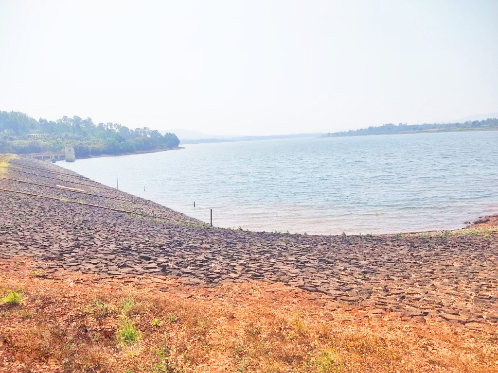 राकसकोप जलाशयातील पाणीपातळी मागीलवर्षाच्या तुलनेत अडीच फुटाने जादा The water level in Rakskop Reservoir is two and a half feet higher than last year