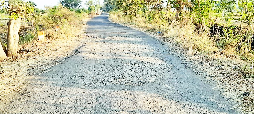 Empire of pebbles on old Belgaum-Dhamane road