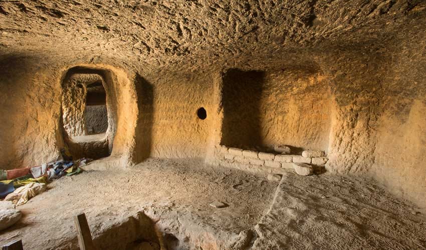 Mysterious 10 Thousand Caves