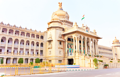 काँग्रेस-भाजप आमदारांमध्ये खडाजंगी Monsoon Session of Legislature from July 15