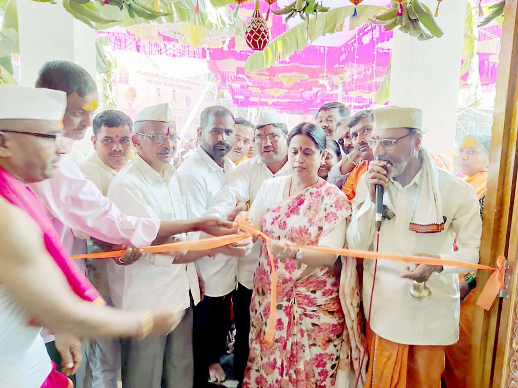 सातत्याने भक्ती मार्गाचीच कास धरा Always follow the path of devotion