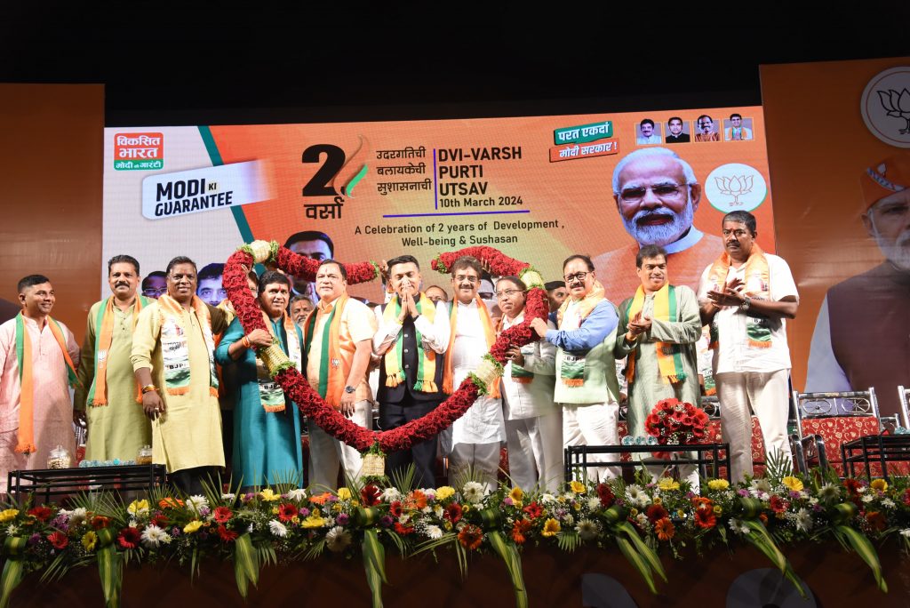 काँग्रेसने साधला फक्त स्वत:चा विकास Congress achieved only its own development