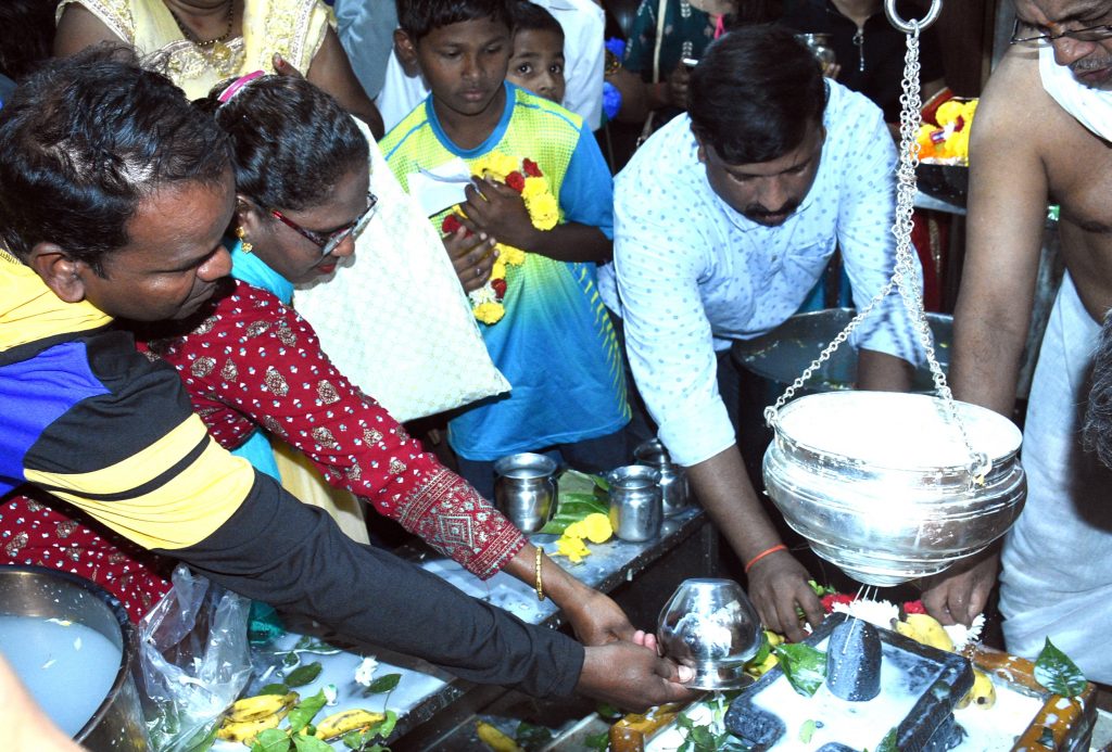 Chanting of 'Har Har Mahadev' to Mandiri, Manmandiri Ghumla
