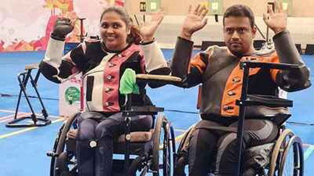 मोना-आदित्यला नेमबाजीत रौप्यपदक Mona-Aditya silver medal in shooting