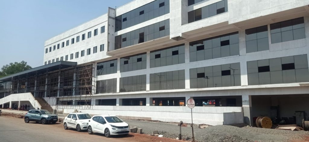 बसस्थानकाशेजारी जिल्हाधिकारी कार्यालयाचे होणार स्थलांतर The collector's office will be shifted next to the bus stand