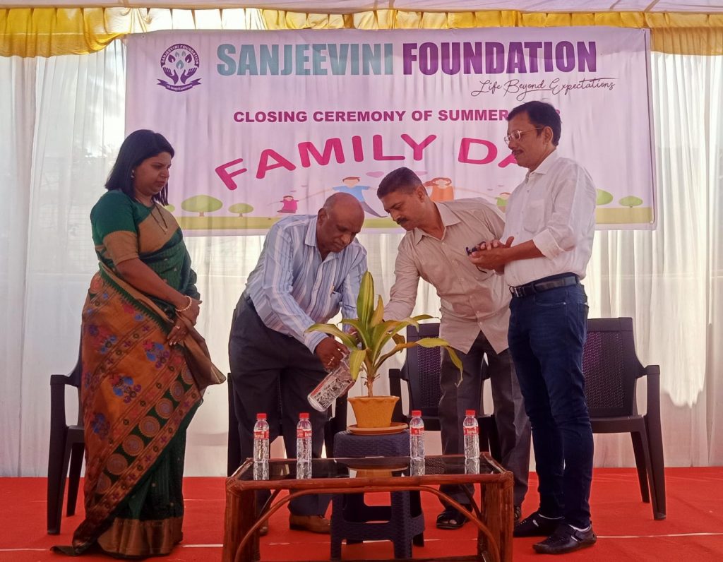 वृद्धांना सन्मानाची वागणूक गरजेची : डॉ. मिलिंद हलगेकर The elderly need to be treated with respect: Dr. Milind Halgekar