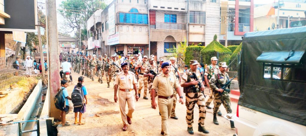Street movement in Balekundri area in view of Lok Sabha elections