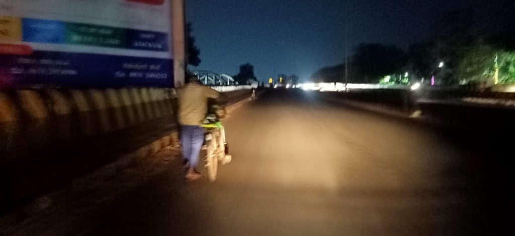The streetlights on the Gogte flyover have been off for several months