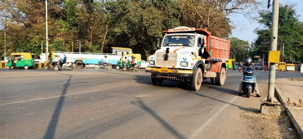 Ban on heavy traffic on roads in Cantonment