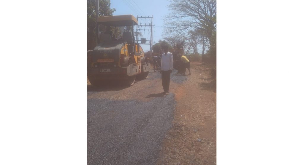 Patchwork of road from Rankundaye to Jamboti complete