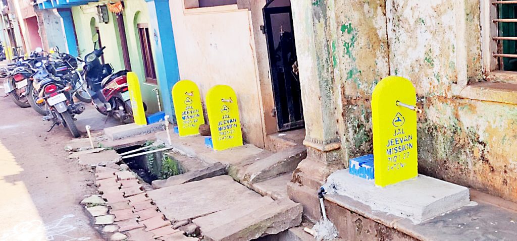 Jaljeevan scheme in Uchgaon in dust