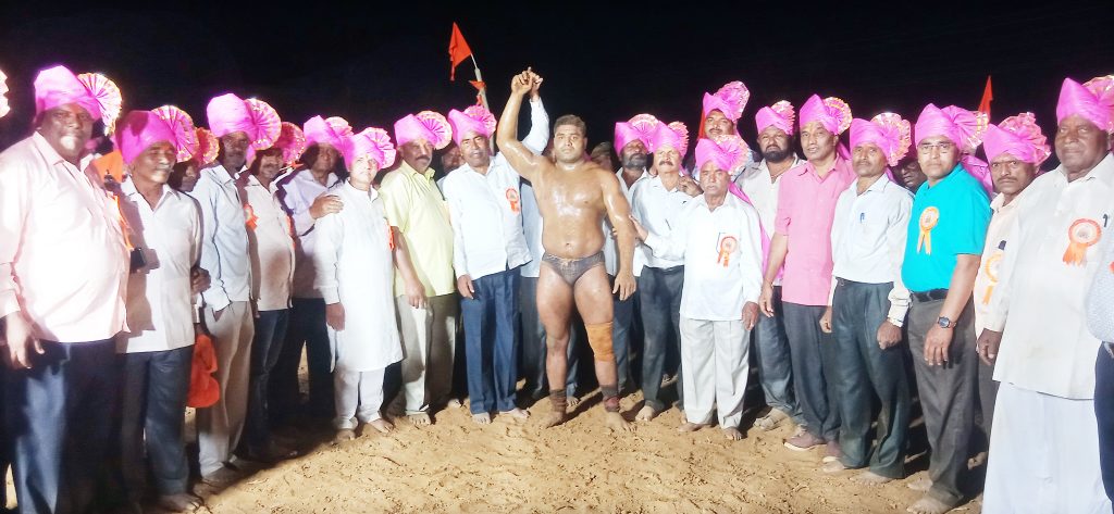 करंबळ मैदानात सुदेश ठाकुरची बाजी Sudesh Thakur's victory in Karambal Maidan