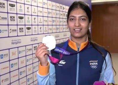 आशी चोक्सी दुसऱ्या स्थानी Ashi Choksi in second place