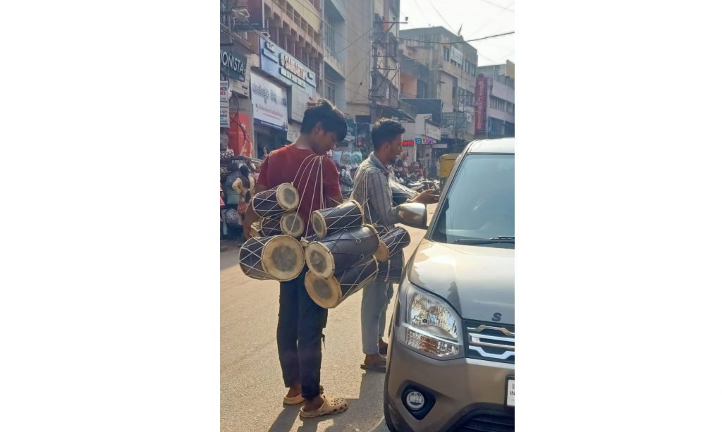 शहरात टिमक्या विक्रेते दाखल Timka sellers entered the city