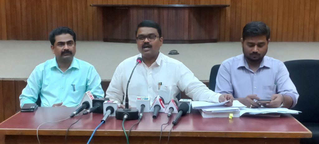 43 polling stations in the city are effective