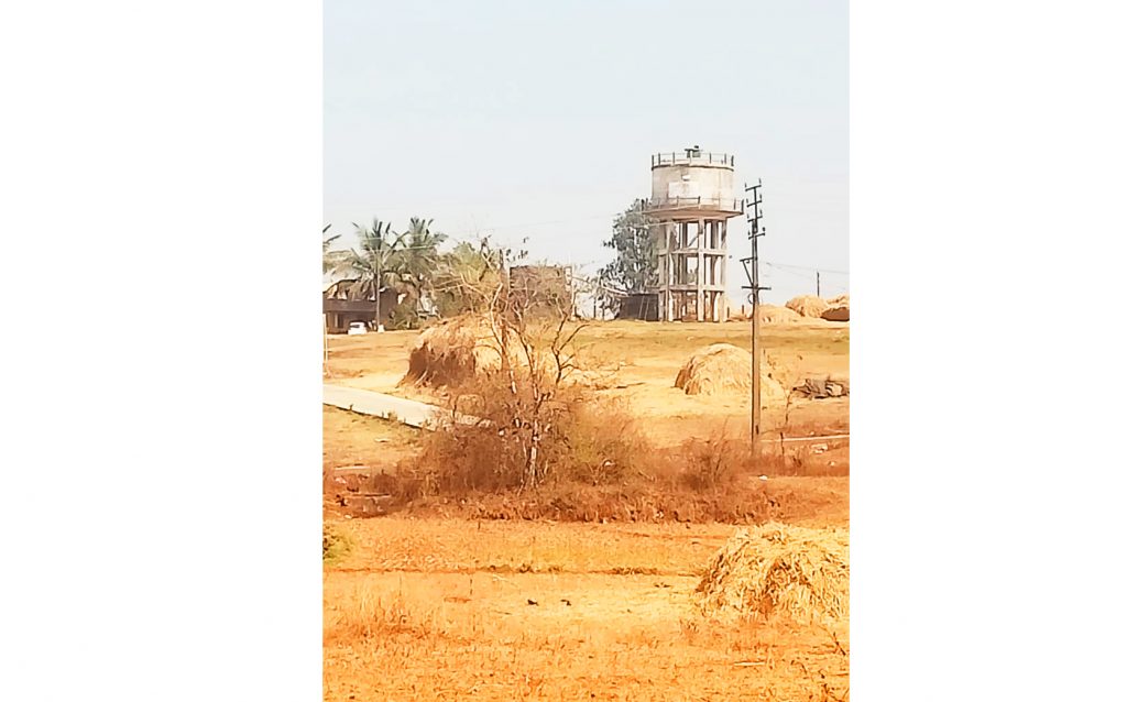 कल्लेहोळ कलमेश्वरनगरात पाण्याची भीषण टंचाई Severe shortage of water in Kallehol Kalmeshwar Nagar