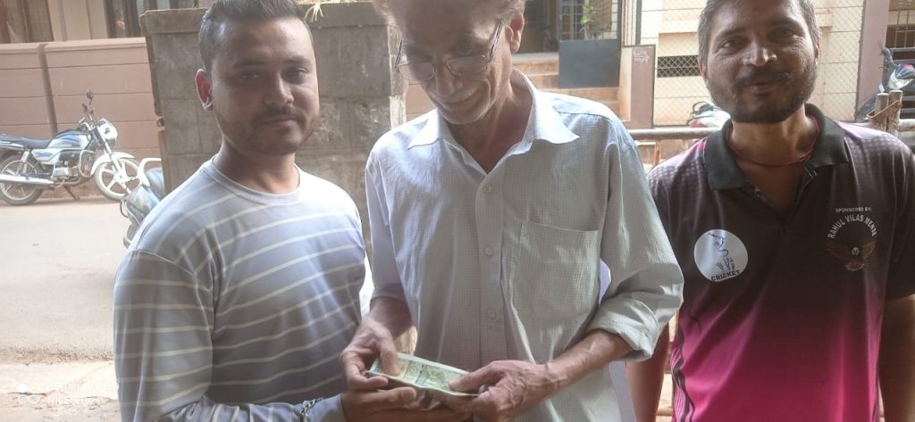 Forgotten amount in ATM back from honest youth