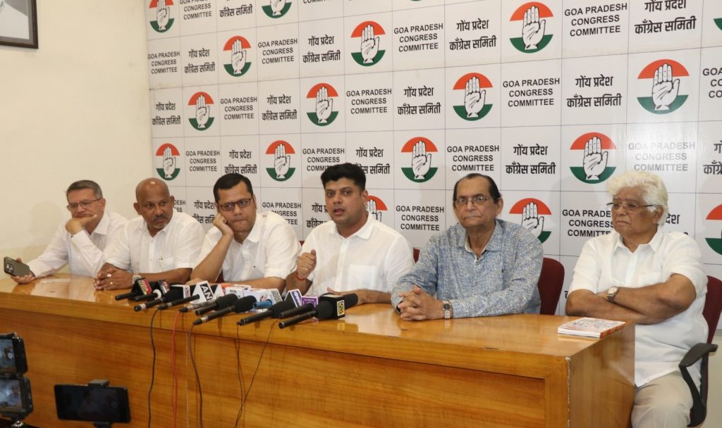 काँग्रेसची बँक खाती गोठवल्याप्रकरणी निषेध Protest over freezing of Congress bank accounts