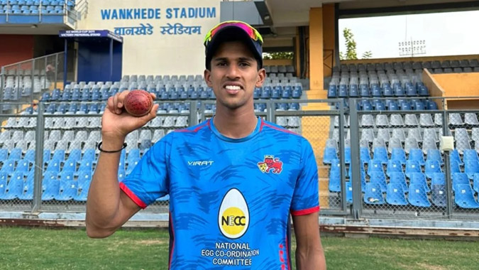 झाम्पाच्या जागी तनुष कोटीयान मुंबई संघात Tanush Kotiyan replaces Zampa in the Mumbai team