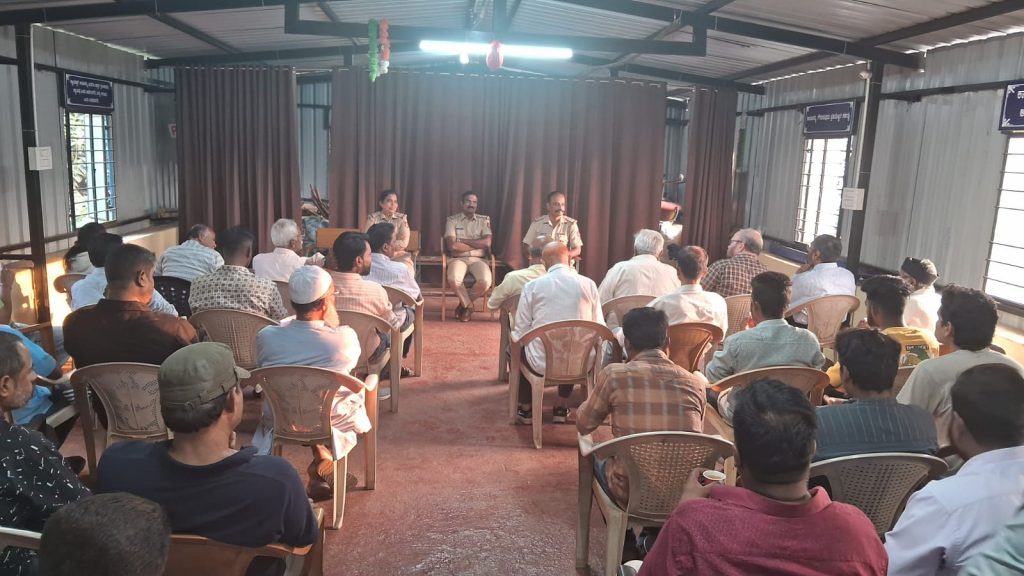 सण-उत्सवांच्या पार्श्वभूमीवर शांतता समितीची बैठक Peace Committee meeting in the background of festivals